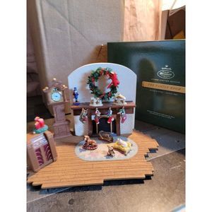 Hallmark the family room 2002 fireplace stocking cat dog nutcracker bear jukebox